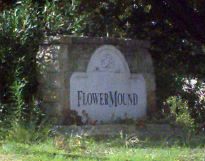 By AshTR - Flickr: Flower Mound Sign, CC BY-SA 2.0, https://commons.wikimedia.org/w/index.php?curid=23069635